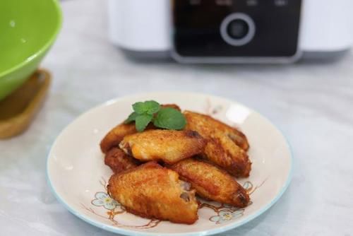 净化|煎鸡翅前,我都会用食物净化机先做个深度清洁,每次我做鸡翅的时候,味道很正宗