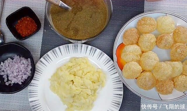 小吃|大叔街边卖小吃,3块钱8个,当地人一口一个,中国小伙看看就行