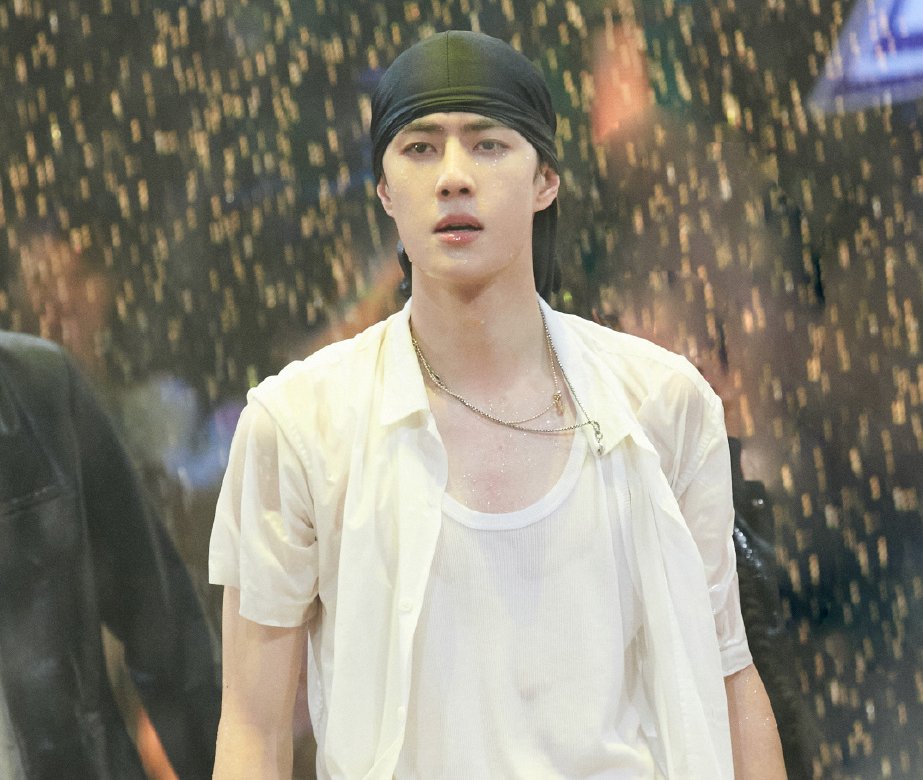  街舞|王一博脚受伤前后都痛，绑上绷带后马不停蹄开始训练，惹人心疼