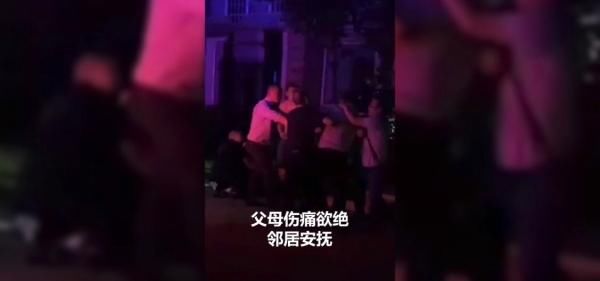  身亡|痛心！疑因中考成绩与父母发生争吵，花季少年放火烧房后跳楼身亡
