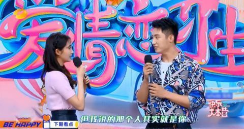  何炅|关晓彤做客《快乐大本营》，罕见秀恩爱cue鹿晗，黄景瑜何炅的反应超真实