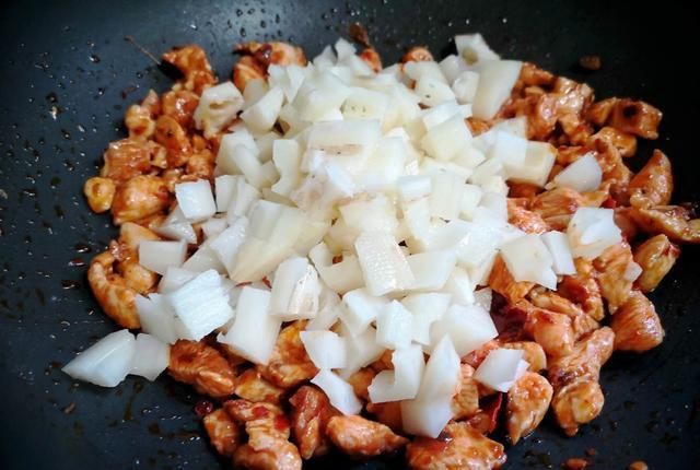  莲藕|秋天，常吃这碱性食材，和鸡肉是绝配，脆爽入味，孩子爱吃胃口好