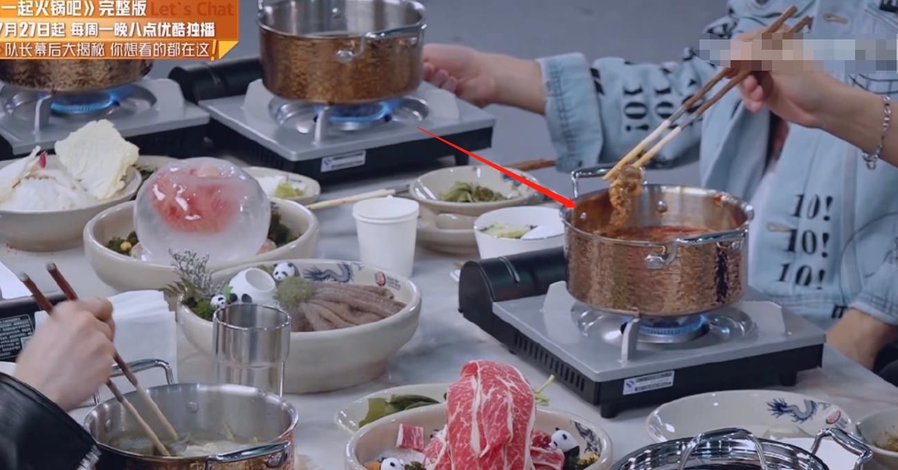  王一博|街舞：王一博一人吃辣锅，却遭陷阱问题，“你整我”的表情太好笑