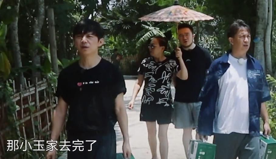 用意|何老师串门前把礼物扔路边不拿,本以为太小气,用意却让人敬佩!