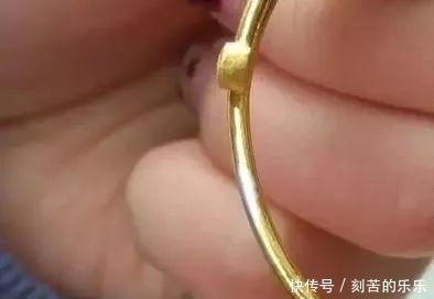 接触|一女子花七千多买金手镯竟褪色,工作人员:接触汞了