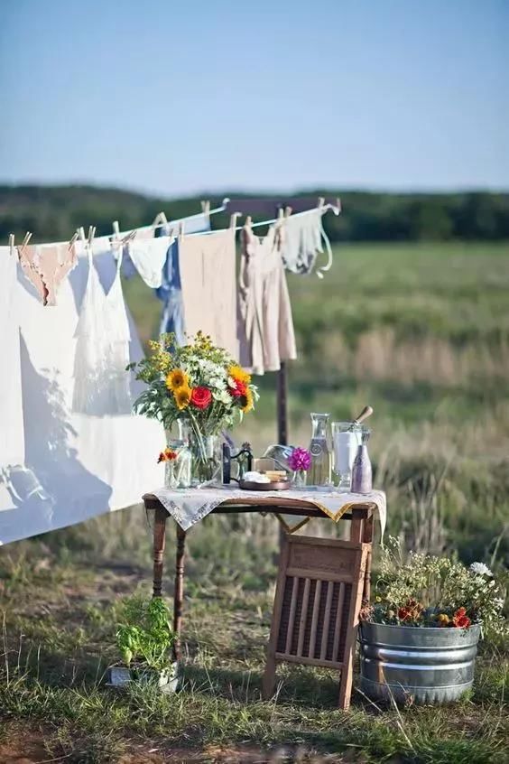 发黄|衣服发黄，别用漂白剂了，水里加点它，比新买的还干净！