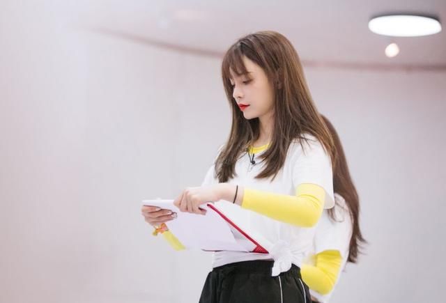  公演|《乘风破浪》二轮淘汰，沈梦辰离开太离谱，被淘汰其实另有原因？