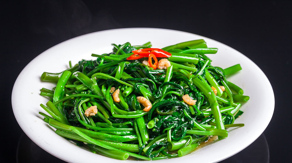  蔬菜|蔬菜界的“绿色精灵”，营养价值比番茄高，常吃洁齿口臭没了