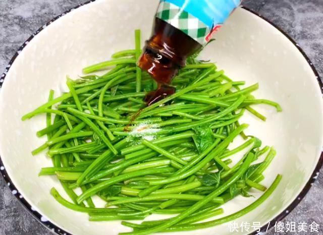 爽口|夏天这碱性蔬菜要多吃,钙是西红柿的8倍,清脆爽口,不懂可惜了