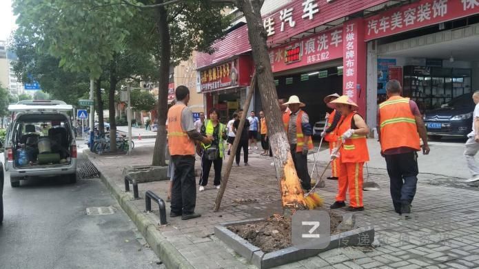  孩子|撞倒妈妈，掀翻婴儿车！遵义一辆面包车突然失控冲上人行道