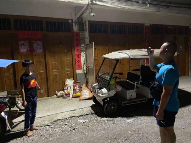 好吃懒做|阳朔街头再现飞车抢夺手机!又是好吃懒做惹的祸!