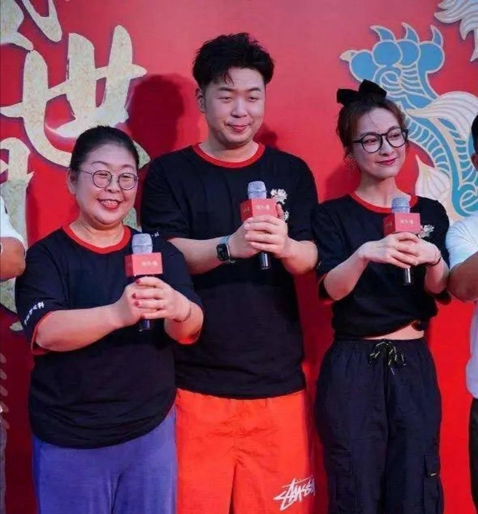  新店|吴昕为杜海涛新店捧场，还亲切称呼其母亲为妈，不怕沈梦辰生气？