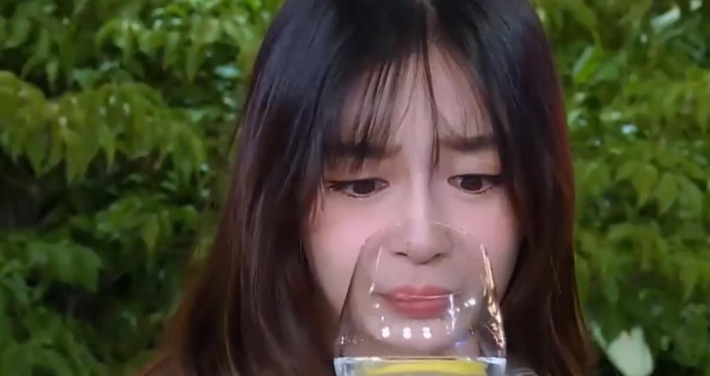  暴露|导演让baby喝“变态水”，郑恺的一个下意识动作，暴露两人真实关系！