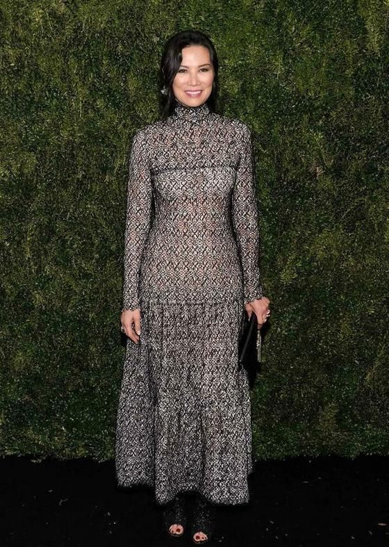  六边形|邓文迪这次造型突破太大了！一袭＂六边形＂肚兜裙，显瘦又高级