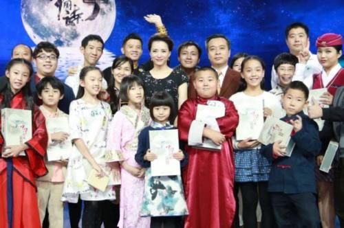  中秋专场|央视筹备《诗词大会》中秋诗会，主持人董卿缺席，李七月呼声高