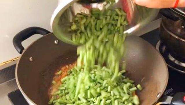 全家|面条别再煮着吃了,学会这样做,喷香又解馋,出锅全家抢着吃