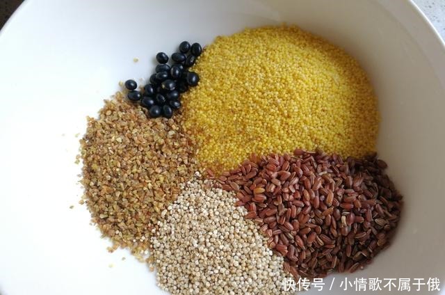 不用|不用破壁机,不用上蒸锅,教您做最简单的杂粮糕,营养好还管饱