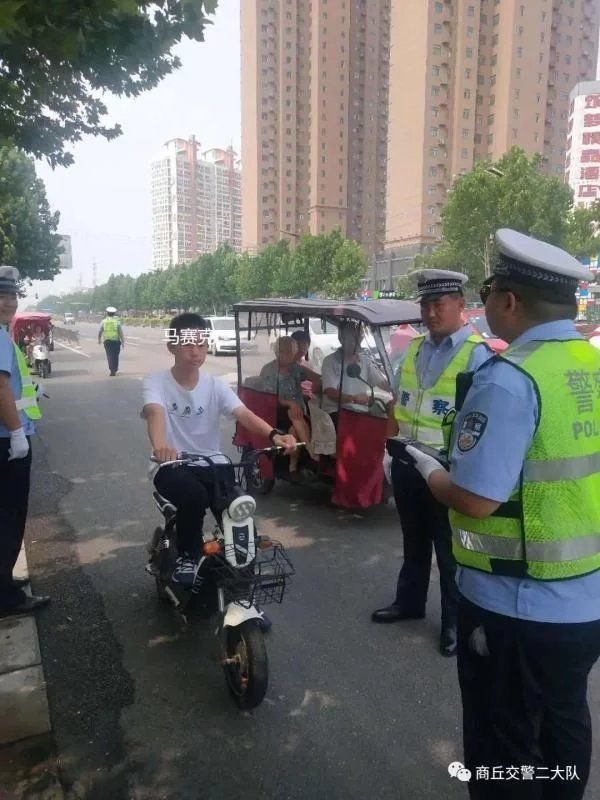 环境|看看都有那些人在破坏文明交通环境、你是否也在其中?