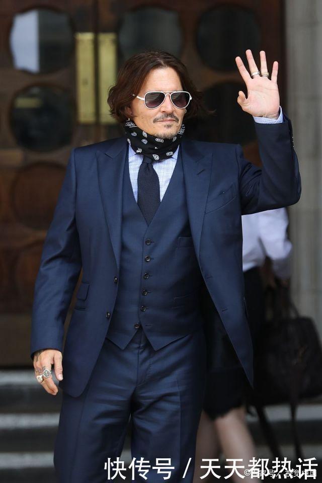  尼德|约翰·尼德普西装革履像个雅痞绅士，艾梅柏·希尔德精致造型太迷人