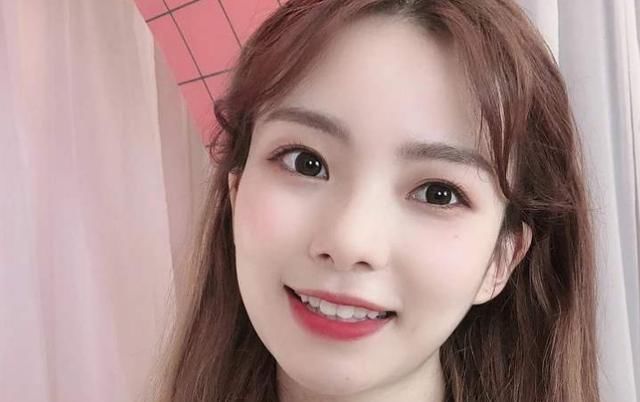  背负|陈卓璇敢说敢做，背负压力逆风而上，决赛歌曲好评如潮