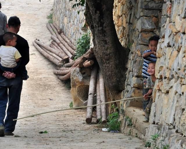 麻雀|一句闹着玩，花季少女面临生命危机，＂界限教育＂不可缺的3点