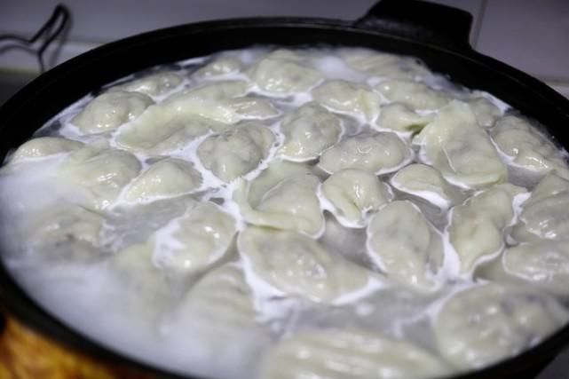 多汁|秋后包饺子，别再吃韭菜馅，这馅的饺子清香多汁，比韭菜爽口多了