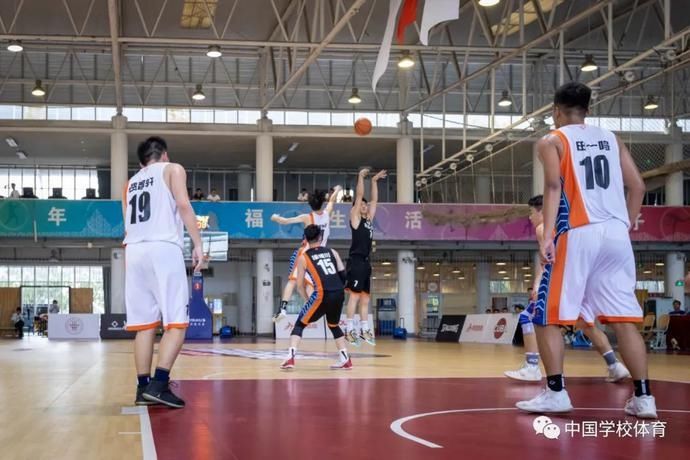  联赛|第22届中国大学生篮球二级联赛男篮展开八强赛争夺 女篮进行半决赛