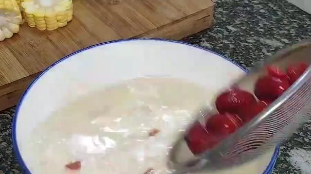  营养|教你做玉米枸杞排骨汤，汤汁香甜营养丰富，做给家人一起喝！