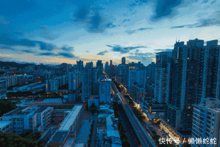  摩天|太吓人！48层摩天住宅楼燃起大火烧成火柱，已致7人受伤！