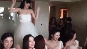 搞笑|搞笑GIF:伴娘在哪里找的真能闹
