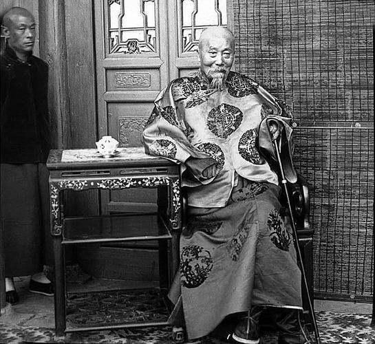 子孙满堂|晚清名臣李鸿章家族合影，子孙满堂英俊美丽，故居大气规模最大