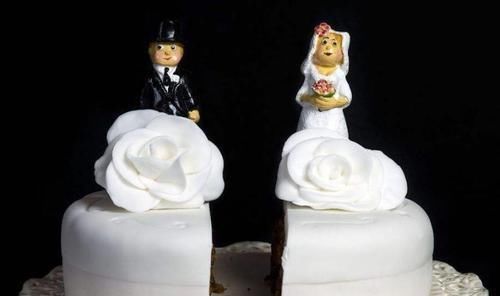  交换|假如请你喝王俊凯家奶茶，需吃下4款蛋糕做交换，粉丝难为我了