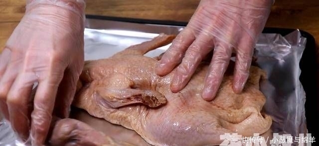  油腻|烤鸭只用一勺盐和酱油，味道不油腻，你一看就会有食欲