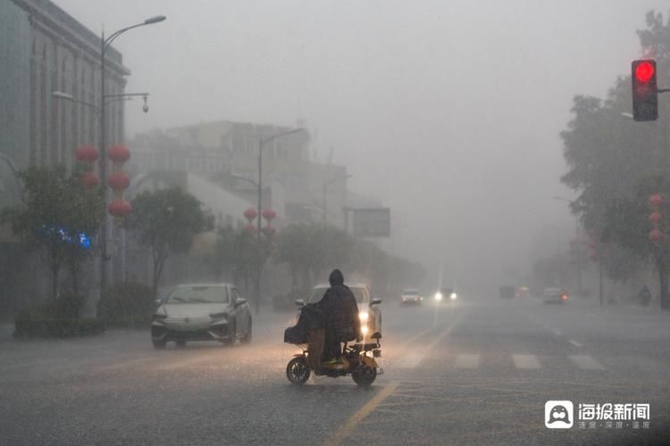 【组图】台风“前奏”？晚高峰暴雨“奇袭”济南市区