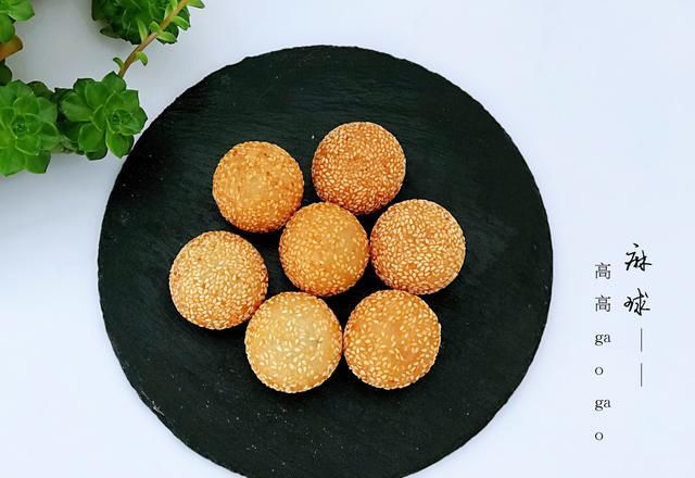  个个|炸麻团的秘诀，不加泡打粉也能个个空心，不开裂不塌陷，简单好吃