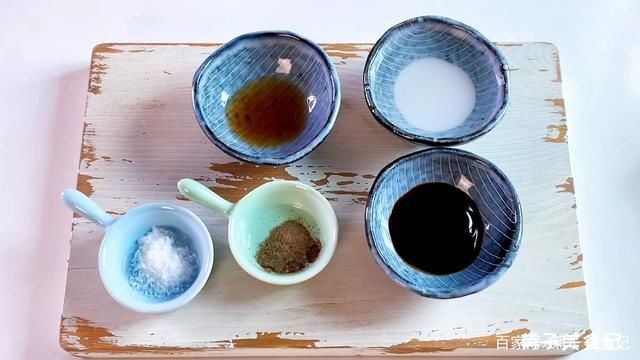 辣椒|炒鱿鱼如何做的脆爽开胃？注意焯水切花刀爆炒这三点，全家都爱吃