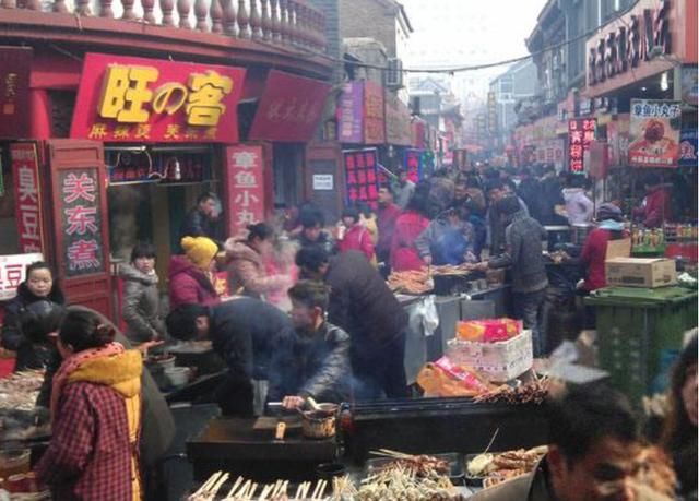 德信体育官媒报道南京一大叔25年卖600万个鸡蛋饼挣4套房但网友却不相信