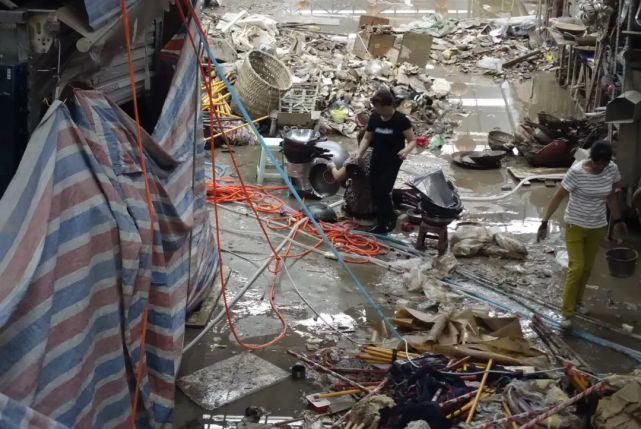 洪水|现场 | 生活在长江边，在洪水过境之后（多图）