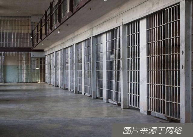  开房|朋友酒后与女性发生关系，他跑去＂蹭开房＂，获刑两年九个月