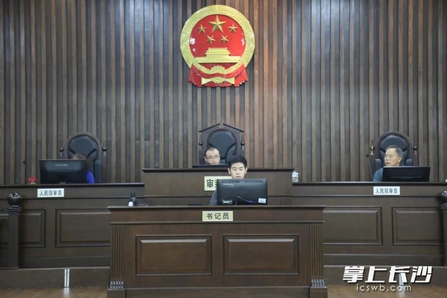 刚处购进成|一瓶名酒，只有瓶子是真的！家族式造假窝点被端，14人获刑