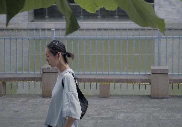 老爸|刘雯的美真特别,穿一身“老爸风+珍珠”,又飒又时髦谁也比不过