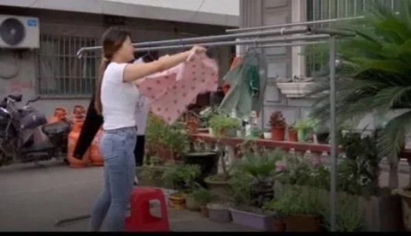 犯罪嫌疑人|专偷女性内衣还在家里囤了十大箱？宝山民警抓获“内衣大盗”