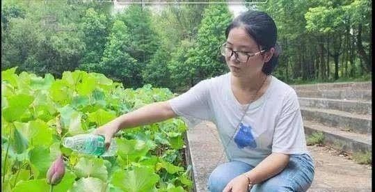 最红|今年最红的北大考古女生：她的泪里，藏着2.9亿农民工的痛