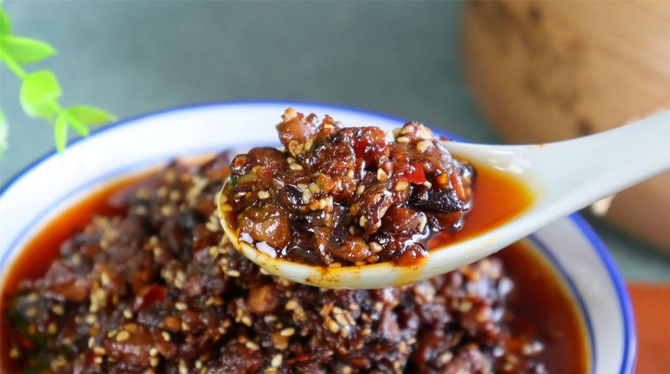  肉丁|自制香菇肉丁酱，拌啥都好吃，20元成本做一大碗，不用去超市买了