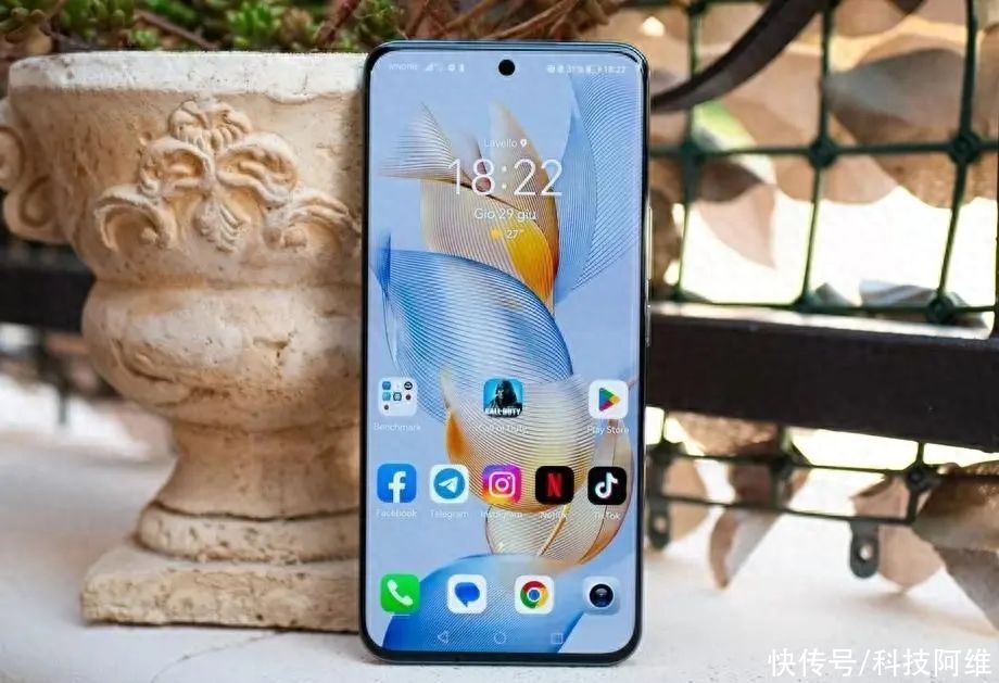 荣耀“不讲武德”，发布仅三个月跌至2129元，12GB+256GB+2亿像素