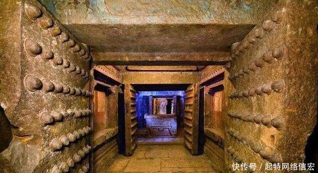 开国|一座化粪池下,里面竟埋着开国皇帝,考古专家发掘时,惊喜不断