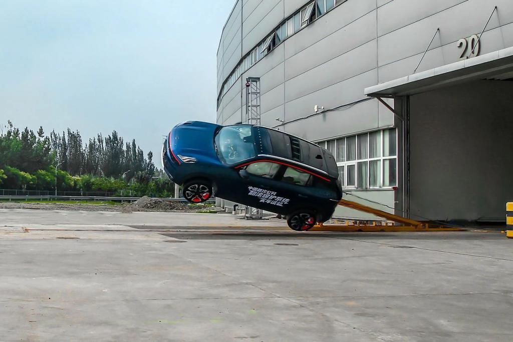  翻滚保护系统|领克06“翻车”不尴尬