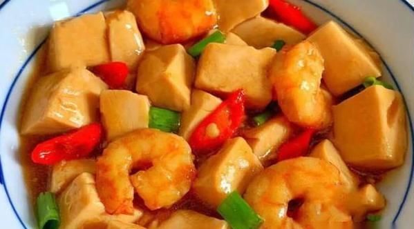 做法|素炒洋葱丝,青椒炒豆腐皮,虾仁焖豆腐,隔水蒸鸡的做法