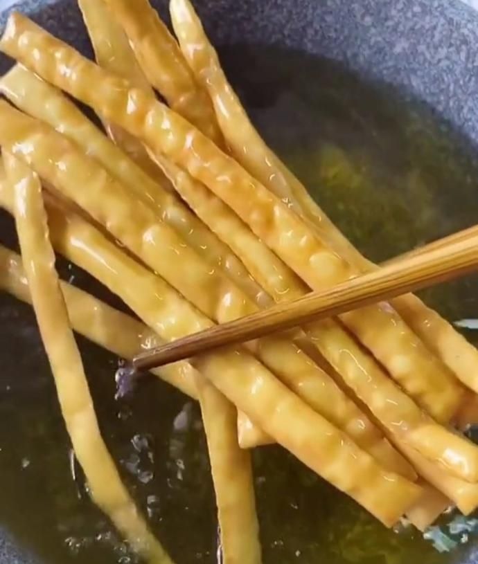  解馋|面条可以这样做，解馋又饱腹，几分钟搞定，真是越吃越香