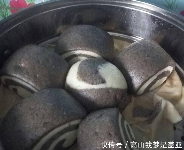 黑芝麻酱|黑芝麻双色馒头,又甜又软,5顿饭还不够!